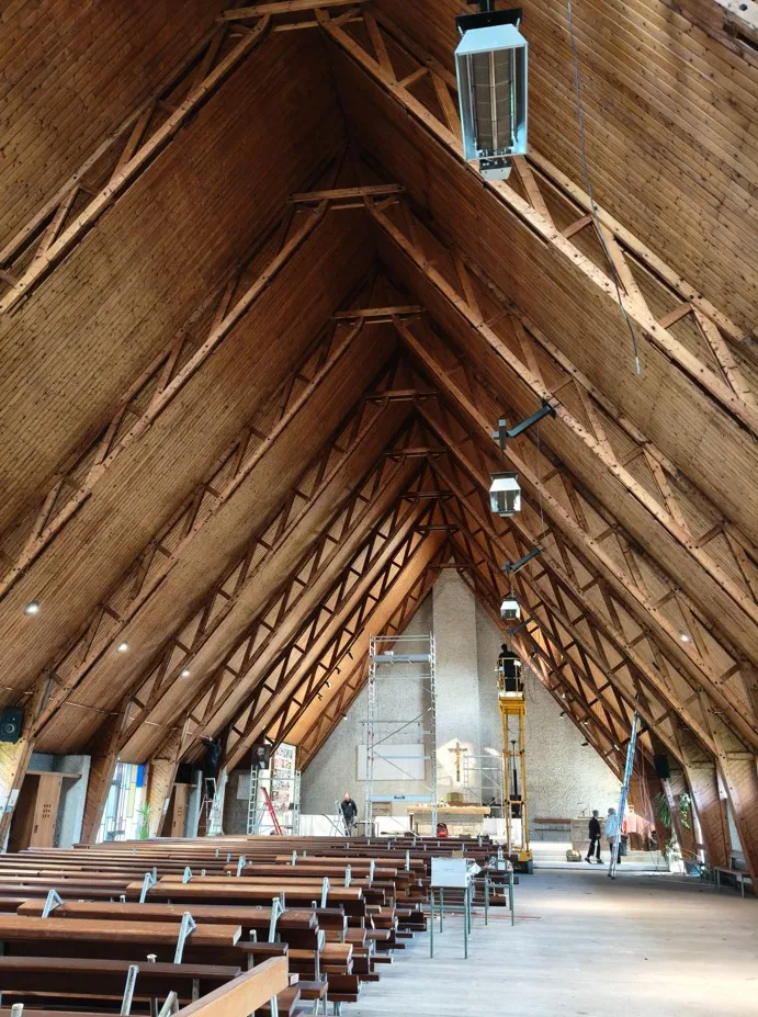 Travaux en cours à l'intérieur de l'église
